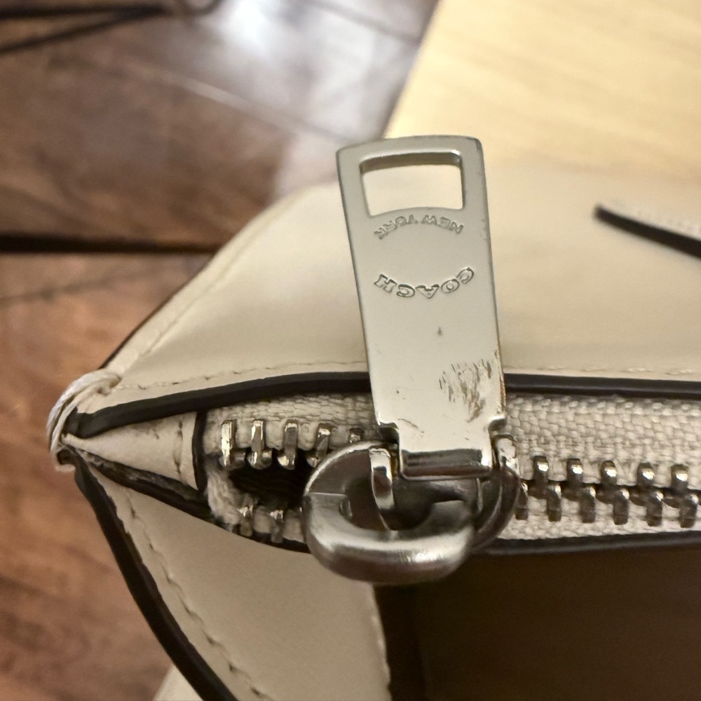 🤍🧸 Coach Large Nina Tote - Cream Color 🤍🧸 - Picture 11 of 14